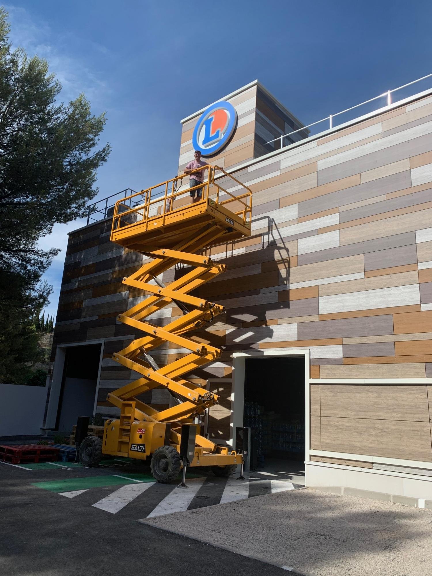 Entreprise à vendre – Spécialisée dans l’installation d’enseignes et d’affiches publicitaires