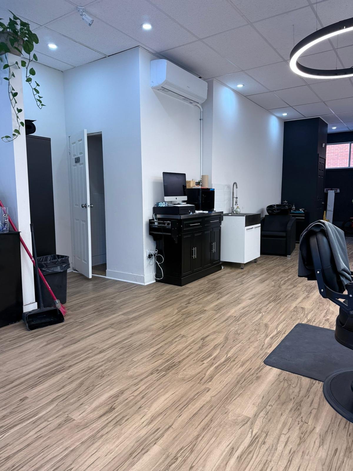 À louer ou à vendre – Salon de coiffure